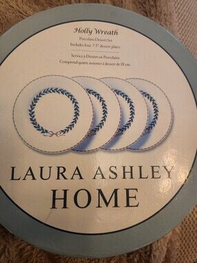 Laura Ashley Holly Wreath Porcelain Dessert Plates And Cups